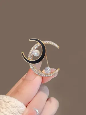 Luxurious White Moon Shaped Rhinestone Hijab Pin